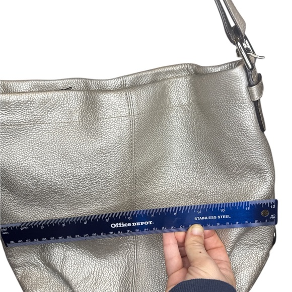 Coach EUC Silver Women's Shoulder Bag - Picture 8 of 9